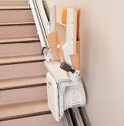 いす式階段昇降機は折り畳むことができます