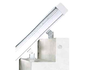 いす式階段昇降機はレールの上を昇降します