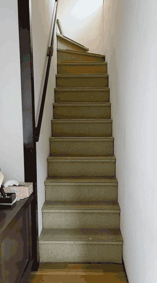 設置前　階段の様子