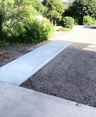 外構スロープ:道路からホームエレベーター前まで【施工事例写真2】