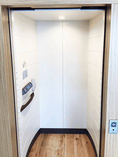 ホームエレベーター内部の様子