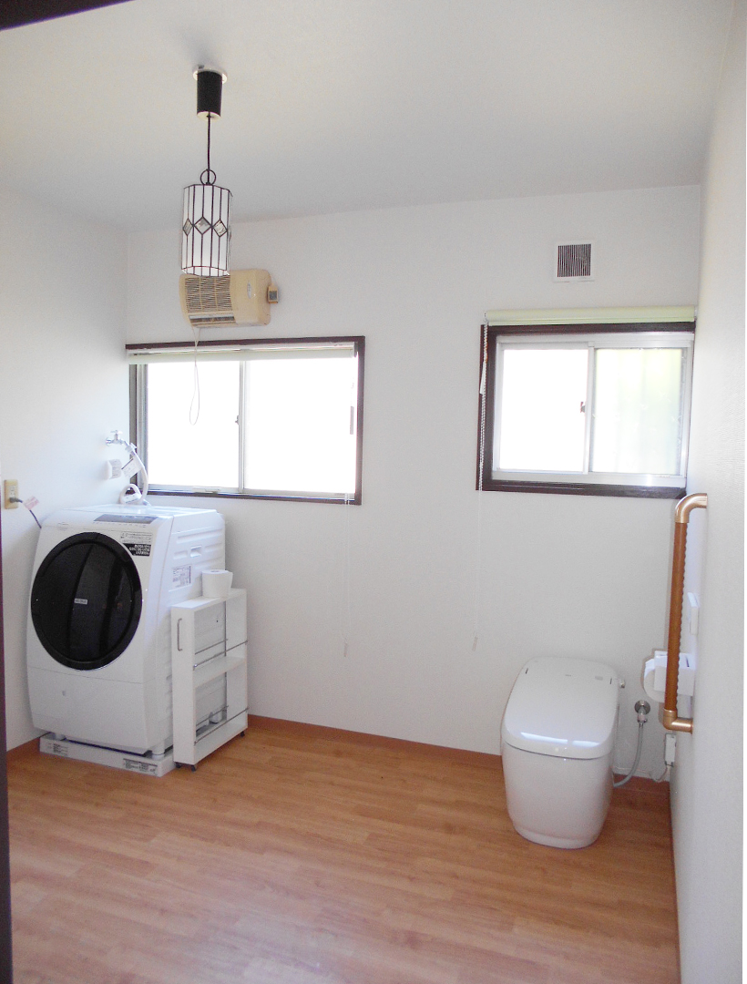 神奈川県横浜市 S様邸:トイレ+脱衣室(車いす用洗面台)バリアフリー工事【施工事例】