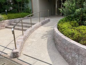 マンション　傾斜路（スロープ）