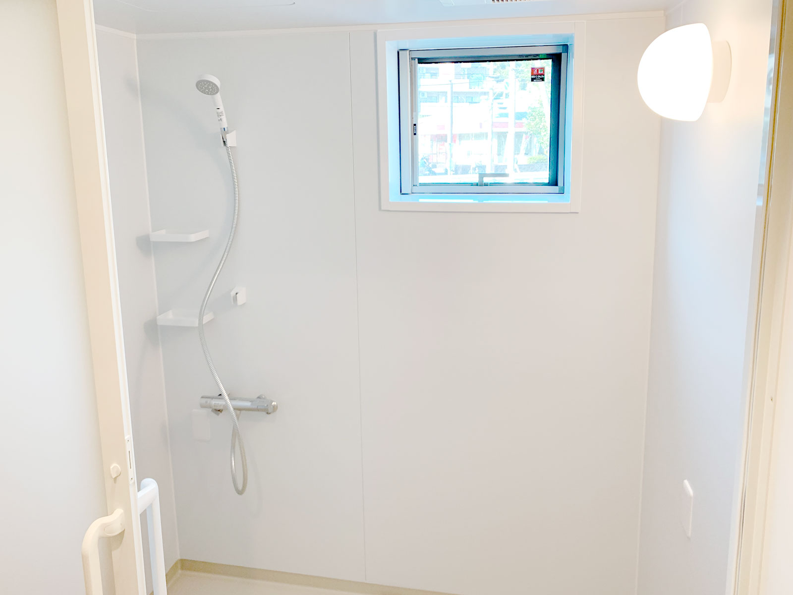 シャワーユニット内部の様子