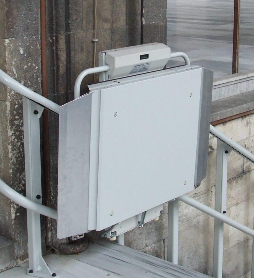 畳むとコンパクトに収納出来ます