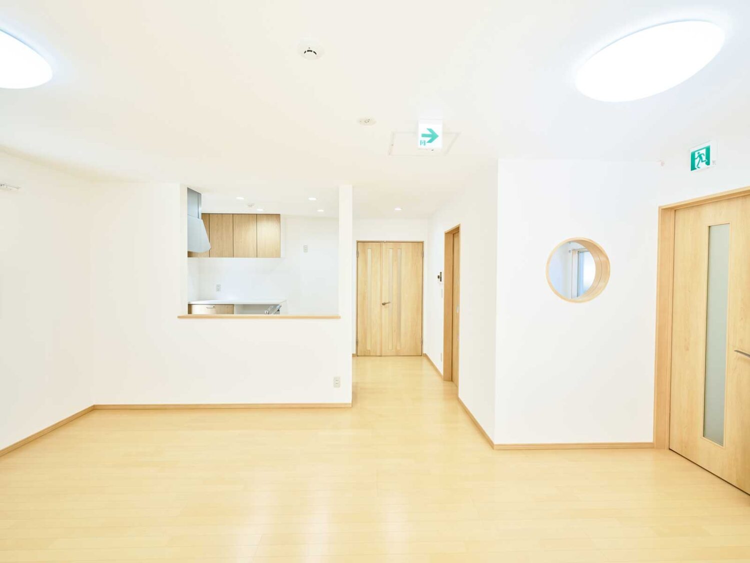 人が集まるリビング｜明るく開放的な空間でコミュニケーションが生まれる