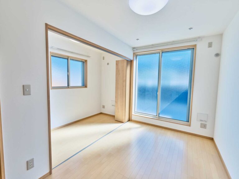 仕切りドアで柔軟に使える2室目｜卒園生が帰ってこれる宿泊スペース