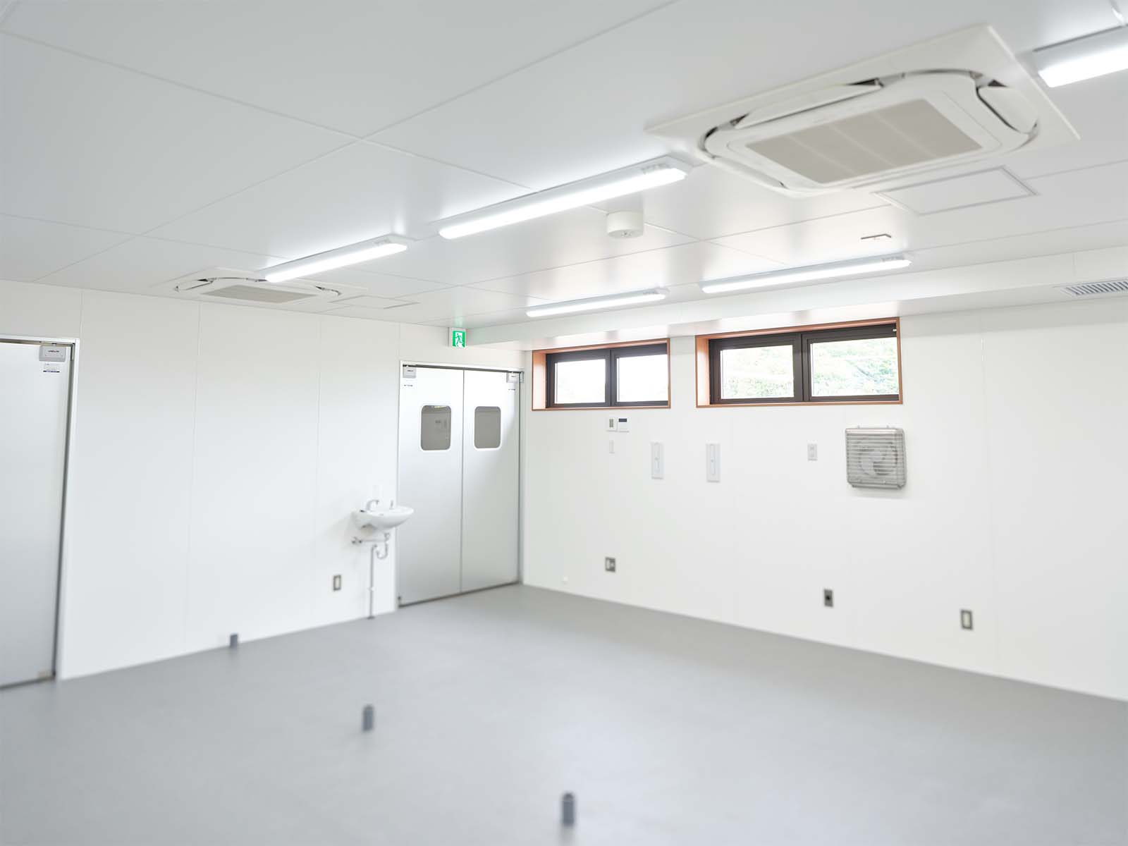 プロ仕様の設備を備えた本格的なパン工房