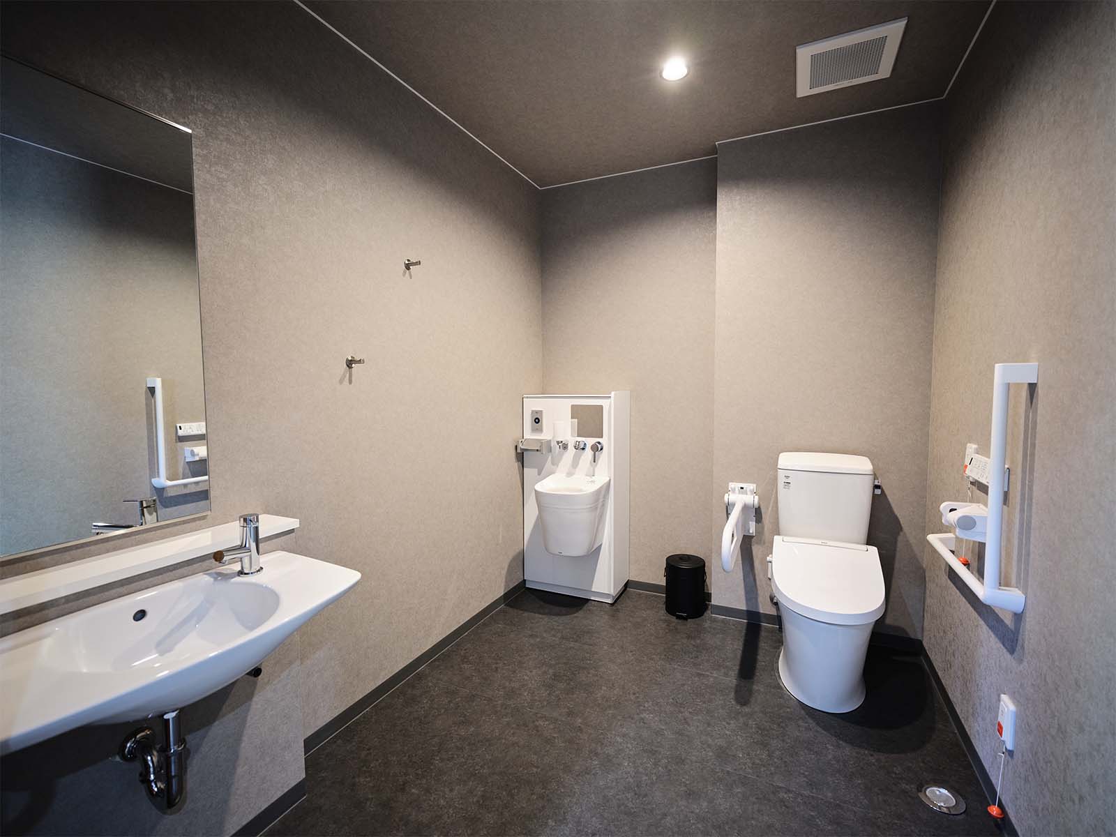 誰でも使いやすい多機能トイレの設置