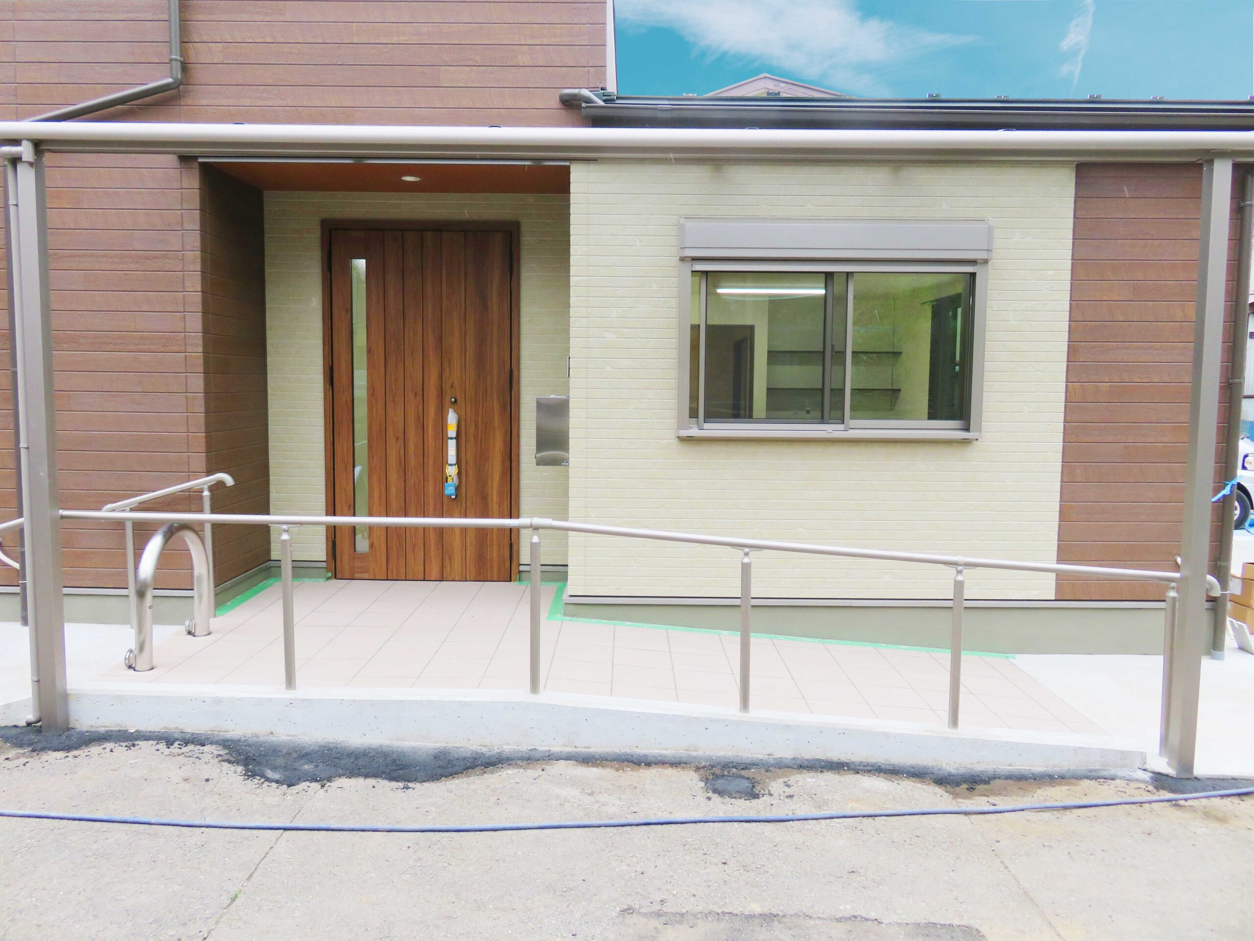 玄関　億階スロープ　外構スロープ