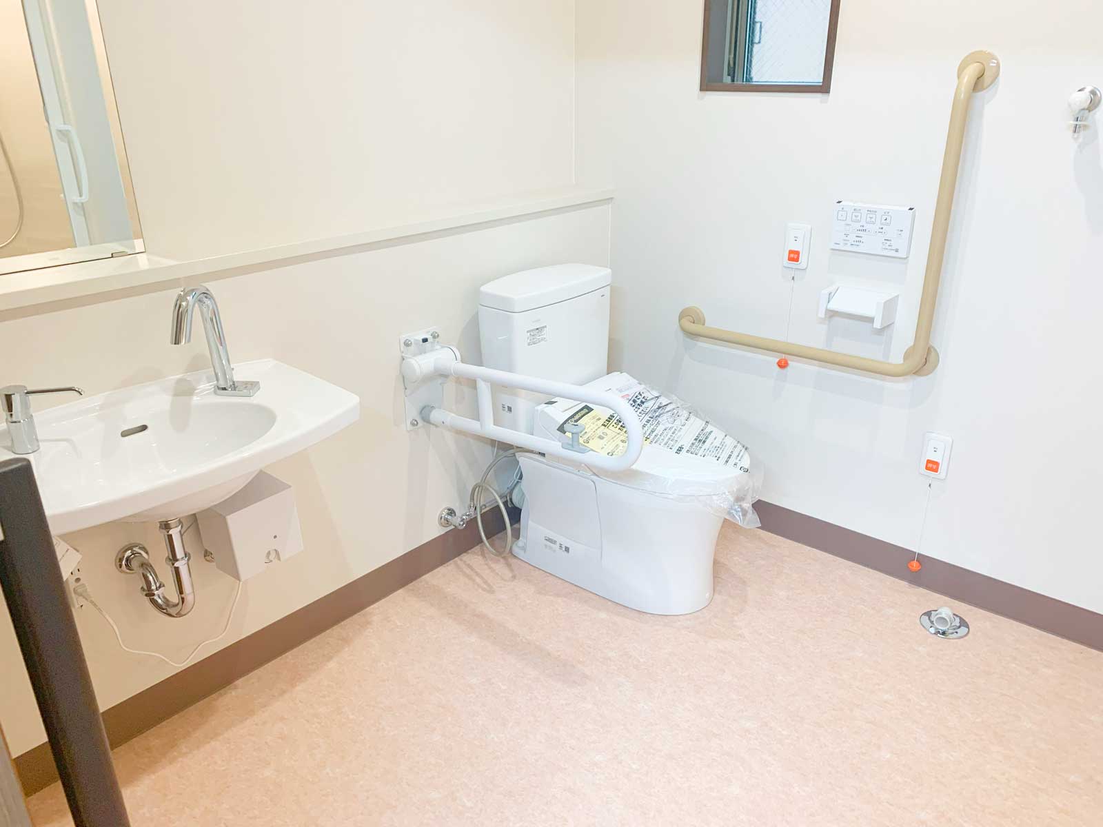 車いす用トイレ1