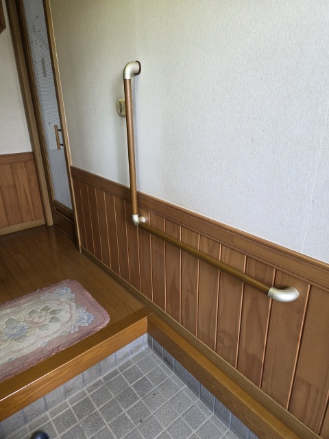 玄関L字型手すり