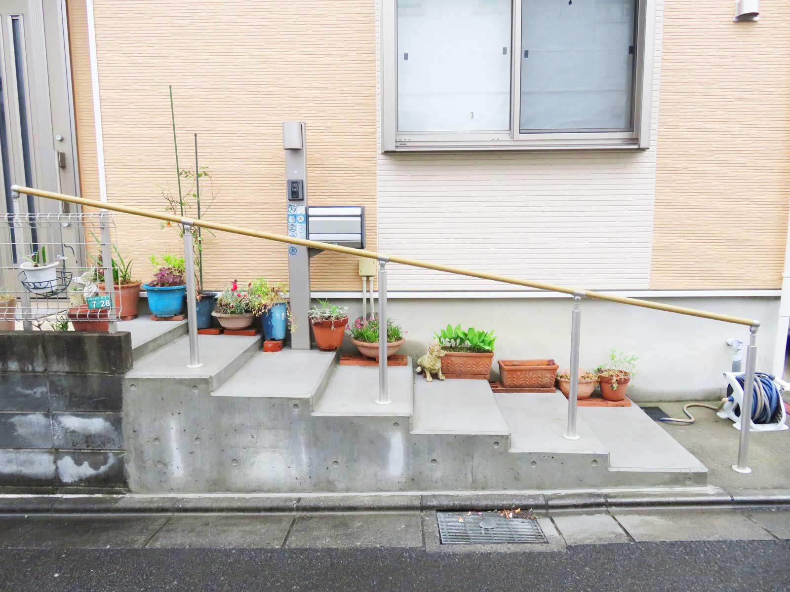 屋外階段　屋外手すり　施工後