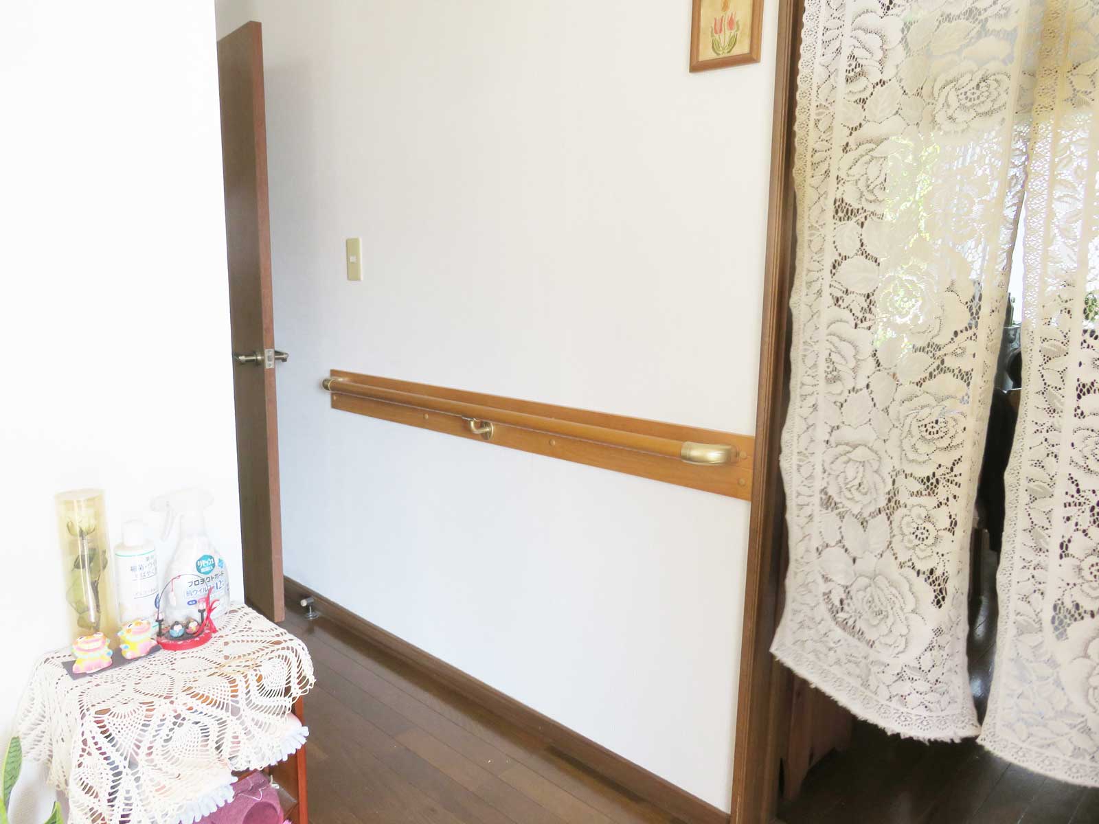 施工後　廊下　屋内手すり　木製手すり